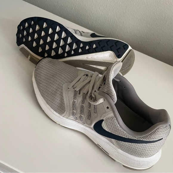 Nike RUN SWIFT Men's Gray Running Shoes - Picture 7 of 10